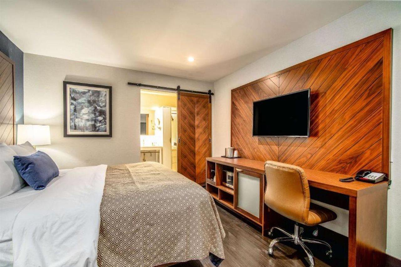 Hotel 818 + Pool, Ascend Collection By Choice Los Ángeles